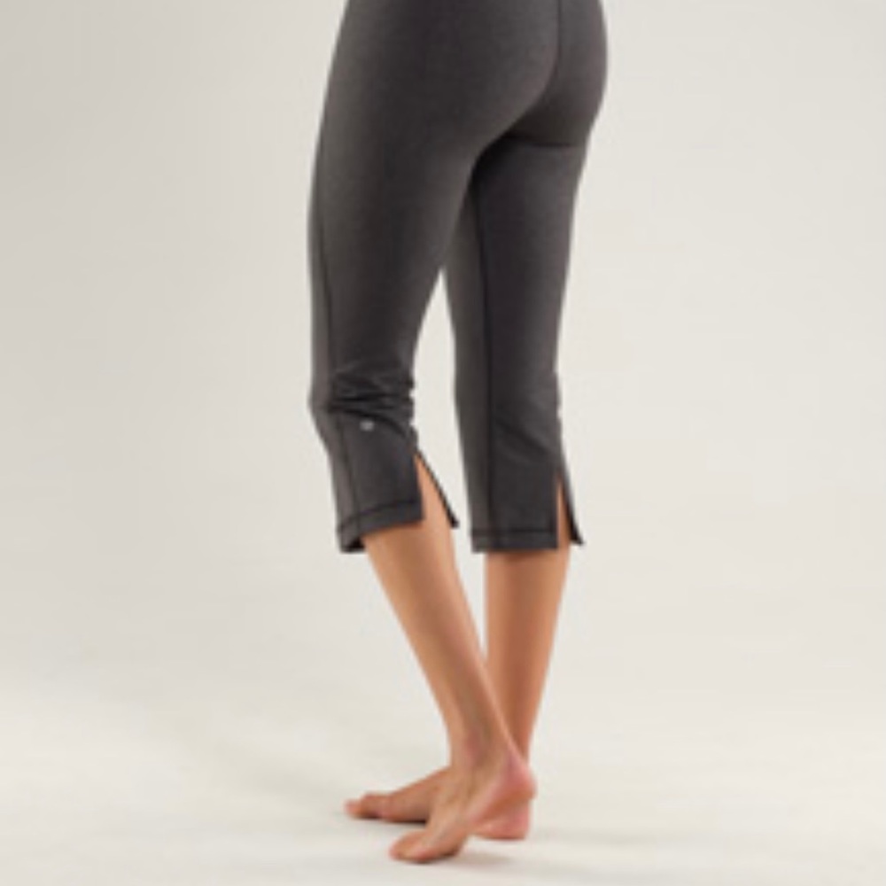 Lululemon Athletic Capri Leggings with Media Pocket Black Gray Size 6